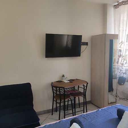Railway Area Studio Parking Салоники Экстерьер фото