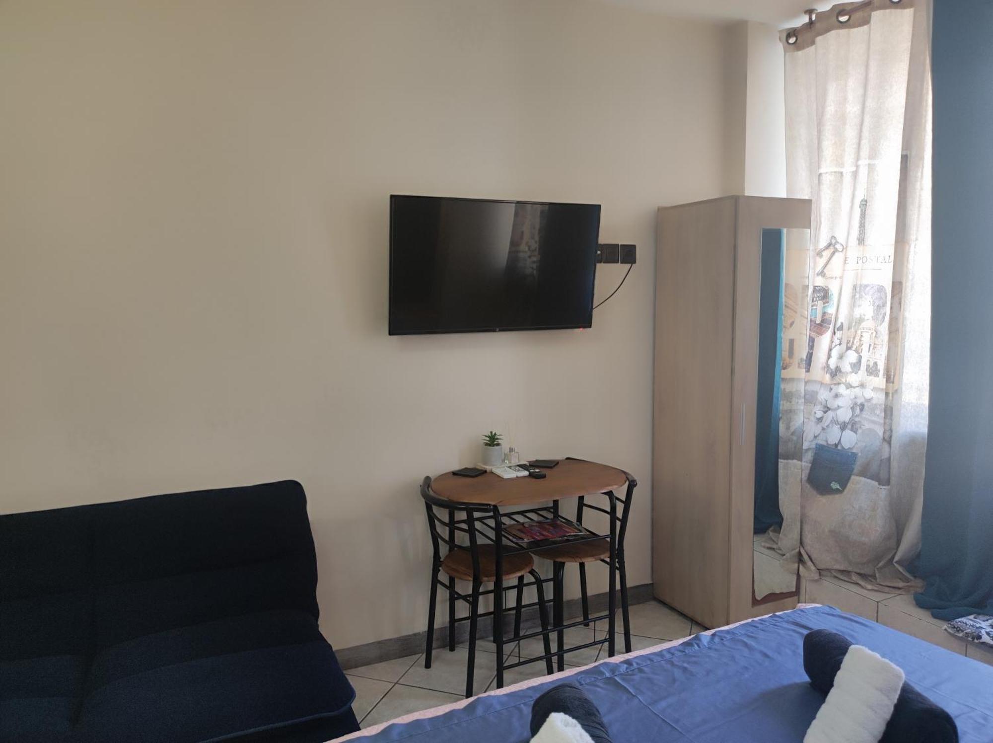 Railway Area Studio Parking Салоники Экстерьер фото